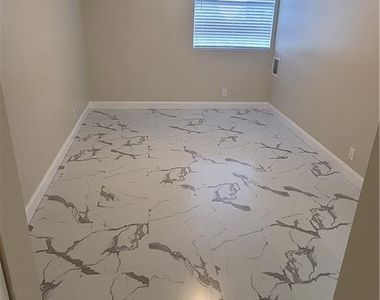 2771 Riverside Drive - Photo Thumbnail 8