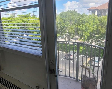 2771 Riverside Drive - Photo Thumbnail 4