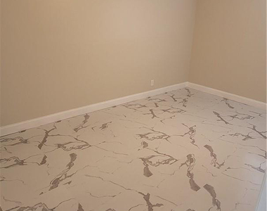 2771 Riverside Drive - Photo Thumbnail 9