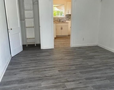 104 Ne 4th Avenue - Photo Thumbnail 3