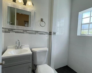 104 Ne 4th Avenue - Photo Thumbnail 2
