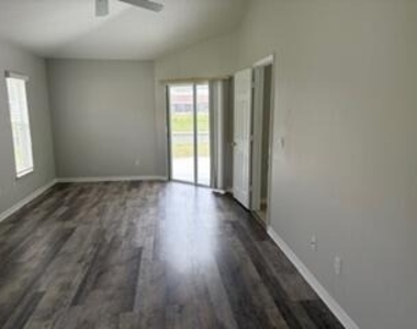 2367 Se Rock Springs Drive - Photo Thumbnail 12