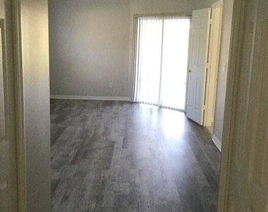 2367 Se Rock Springs Drive - Photo Thumbnail 3