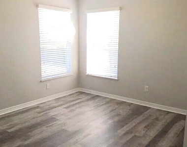2367 Se Rock Springs Drive - Photo Thumbnail 5