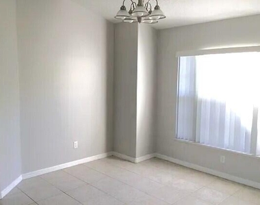 2367 Se Rock Springs Drive - Photo Thumbnail 2