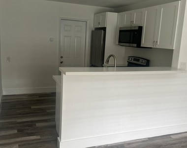 2034 Taylor Street - Photo Thumbnail 11
