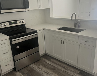 2034 Taylor Street - Photo Thumbnail 12