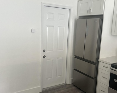 2034 Taylor Street - Photo Thumbnail 15