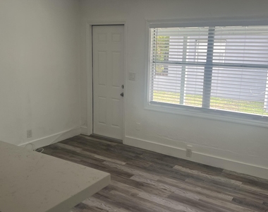 2034 Taylor Street - Photo Thumbnail 17