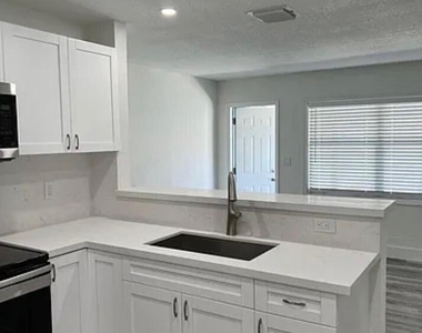 2034 Taylor Street - Photo Thumbnail 3