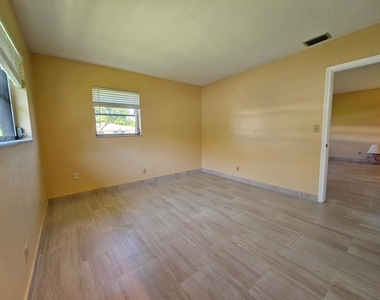 1901 Ne 29th Street - Photo Thumbnail 2