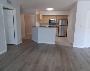 215 Villa Circle - Photo Thumbnail 9