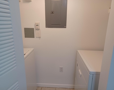 215 Villa Circle - Photo Thumbnail 21