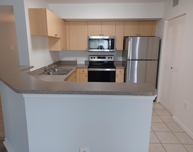 215 Villa Circle - Photo Thumbnail 2