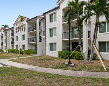 215 Villa Circle - Photo Thumbnail 27