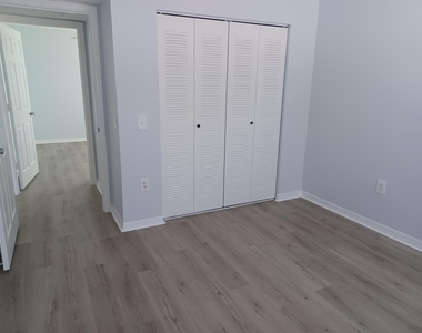 215 Villa Circle - Photo Thumbnail 17
