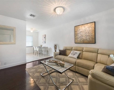801 Ne 19th Avenue - Photo Thumbnail 3