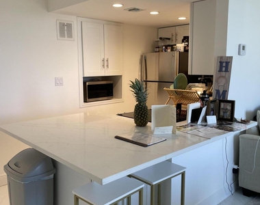 1731 Se 15th Street - Photo Thumbnail 1