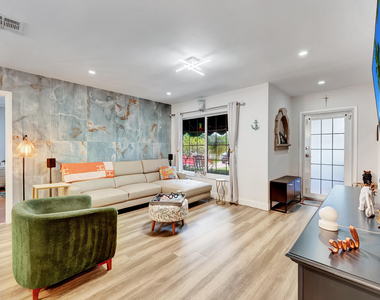 661 Eagle Circle - Photo Thumbnail 6