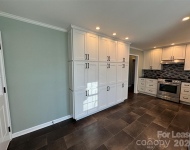 2359 Maplewood Drive - Photo Thumbnail 6