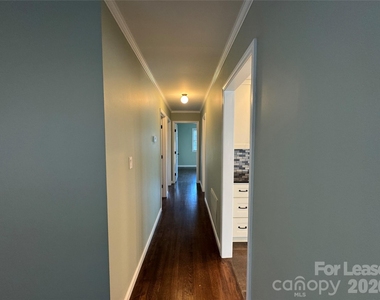 2359 Maplewood Drive - Photo Thumbnail 3
