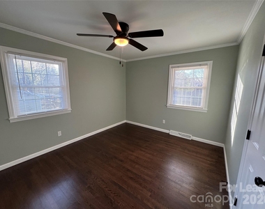 2359 Maplewood Drive - Photo Thumbnail 12