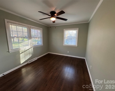 2359 Maplewood Drive - Photo Thumbnail 10