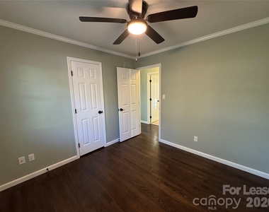 2359 Maplewood Drive - Photo Thumbnail 9