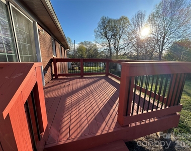 2359 Maplewood Drive - Photo Thumbnail 17