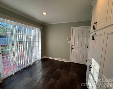 2359 Maplewood Drive - Photo Thumbnail 5