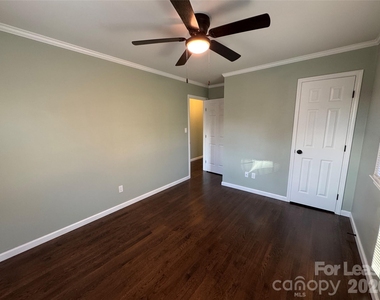 2359 Maplewood Drive - Photo Thumbnail 11