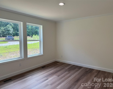 204 Oscelake Way - Photo Thumbnail 24
