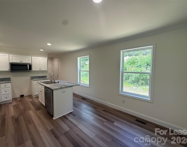 204 Oscelake Way - Photo Thumbnail 11