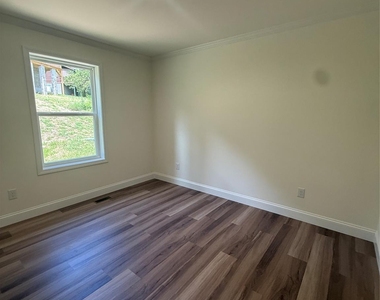 204 Oscelake Way - Photo Thumbnail 21