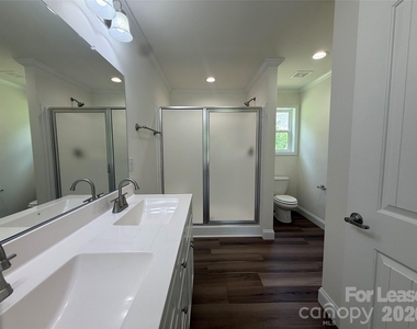 204 Oscelake Way - Photo Thumbnail 28