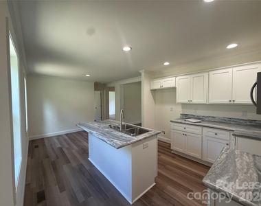 204 Oscelake Way - Photo Thumbnail 15