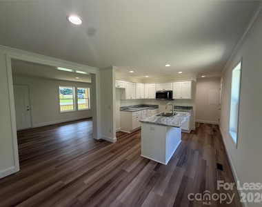 204 Oscelake Way - Photo Thumbnail 13
