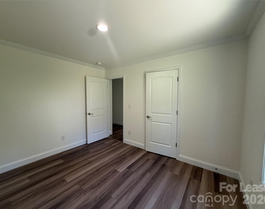 204 Oscelake Way - Photo Thumbnail 22