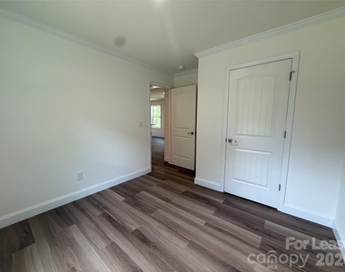 204 Oscelake Way - Photo Thumbnail 20
