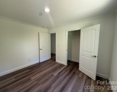 204 Oscelake Way - Photo Thumbnail 23