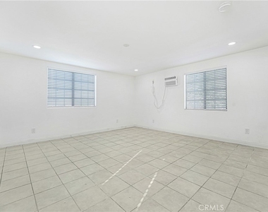 400 W 109th Street W - Photo Thumbnail 7