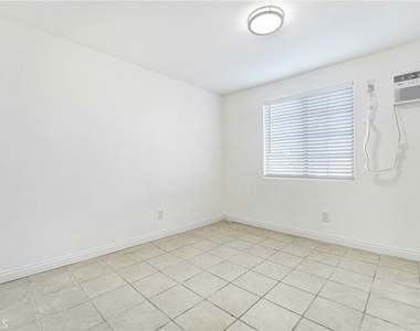 400 W 109th Street W - Photo Thumbnail 4