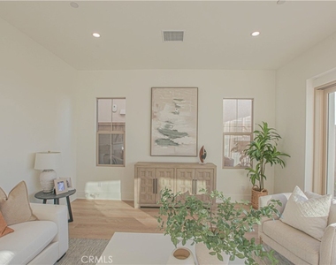 137 Oakstone - Photo Thumbnail 12