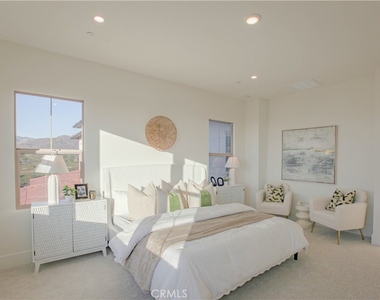 137 Oakstone - Photo Thumbnail 9