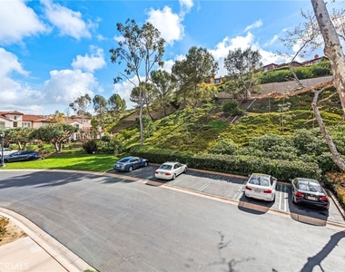 1 Tivoli Court - Photo Thumbnail 16