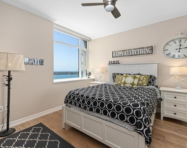 700 W Harbor Drive - Photo Thumbnail 26