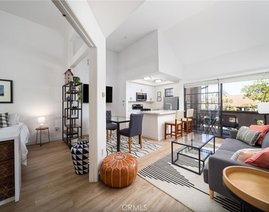 1046 Calle Del Cerro - Photo Thumbnail 3