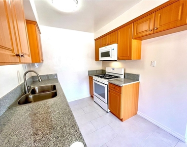 2306 Mira Vista Avenue - Photo Thumbnail 5