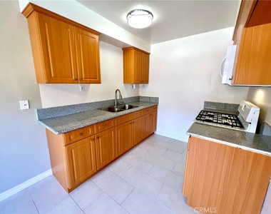 2306 Mira Vista Avenue - Photo Thumbnail 4