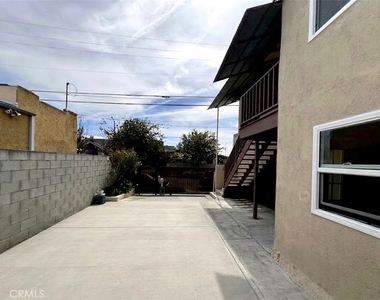 1561 W 38th Place - Photo Thumbnail 6